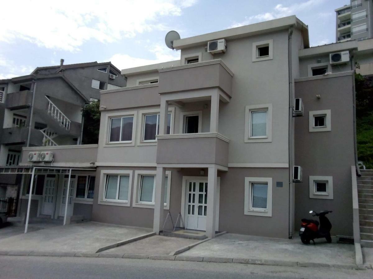 בודווה Apartments Grubor מראה חיצוני תמונה