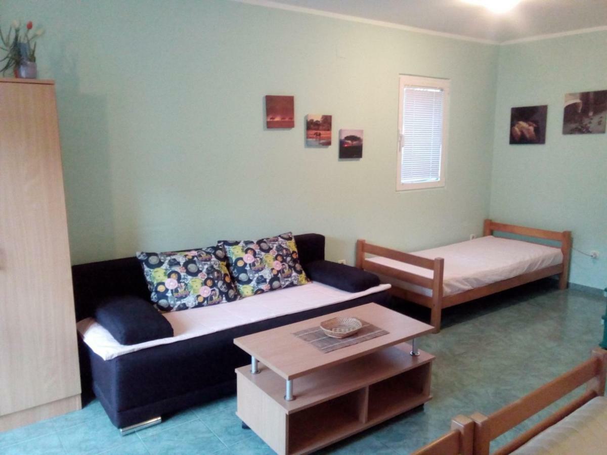 בודווה Apartments Grubor מראה חיצוני תמונה