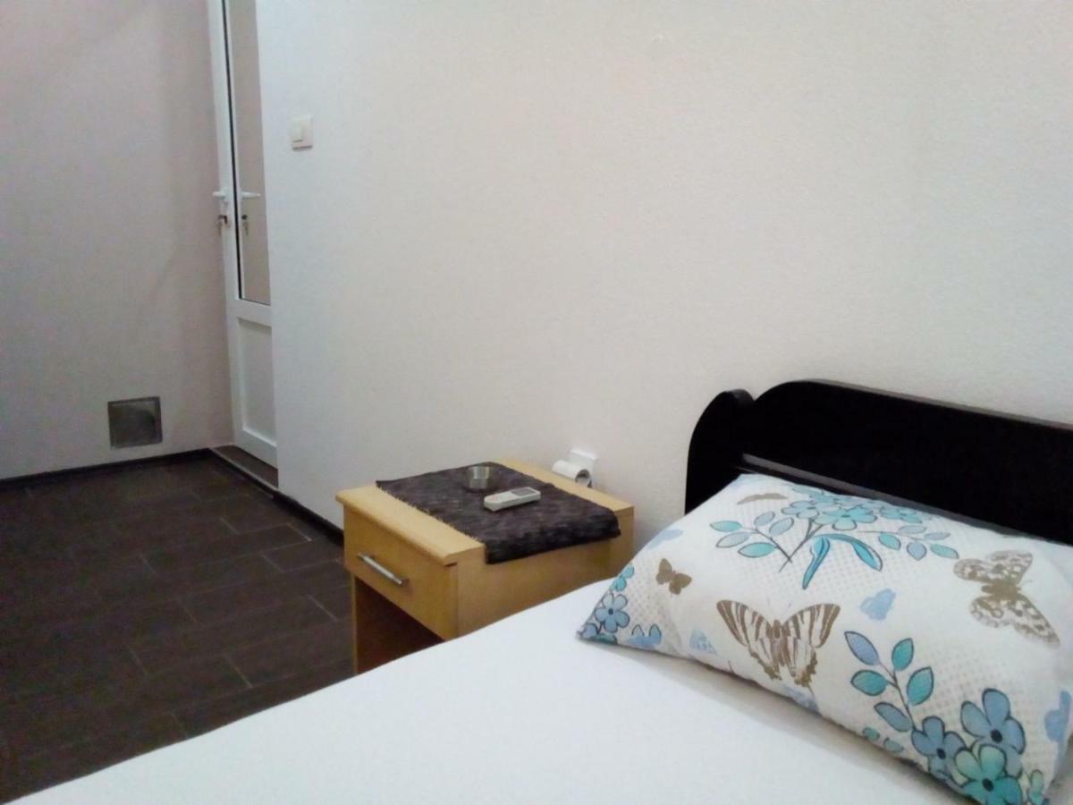 בודווה Apartments Grubor מראה חיצוני תמונה
